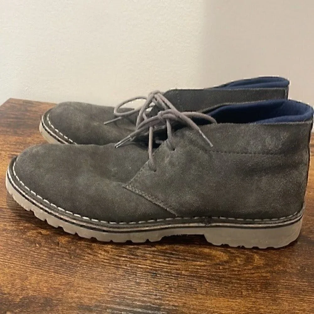 Kenneth Cole gray suede lace up boots size 9.5 men